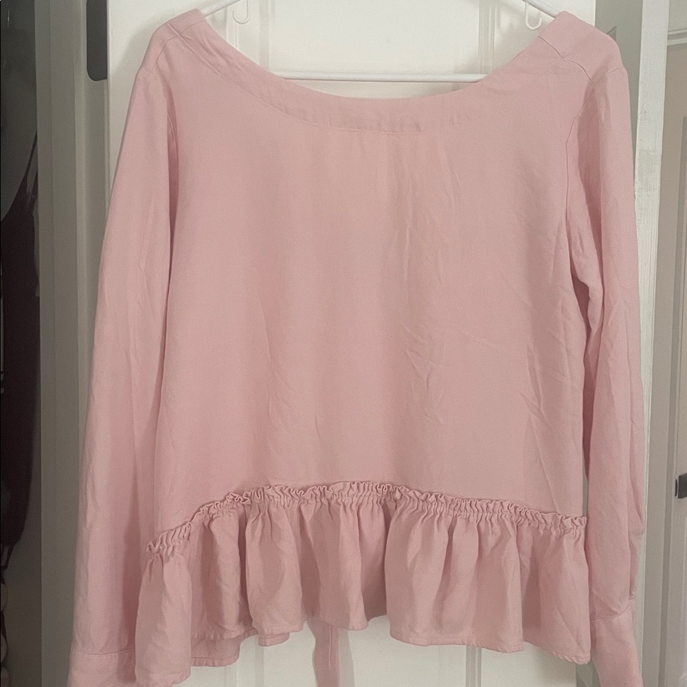 🌟2/$18 SALE Cloth & Stone Blush/Light pink Ruffle Hem Blouse with Open Back - Picture 2 of 8